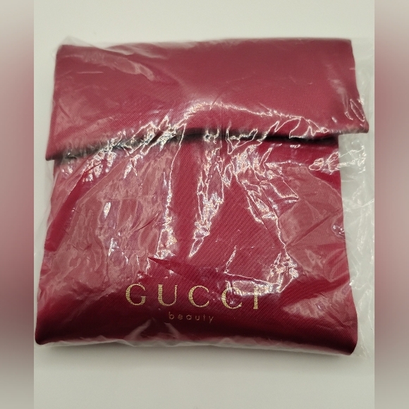 Gucci Floral Beauty Compact with Gold Trim And Silk Red Carrier Bag Brand New - Picture 4 of 5